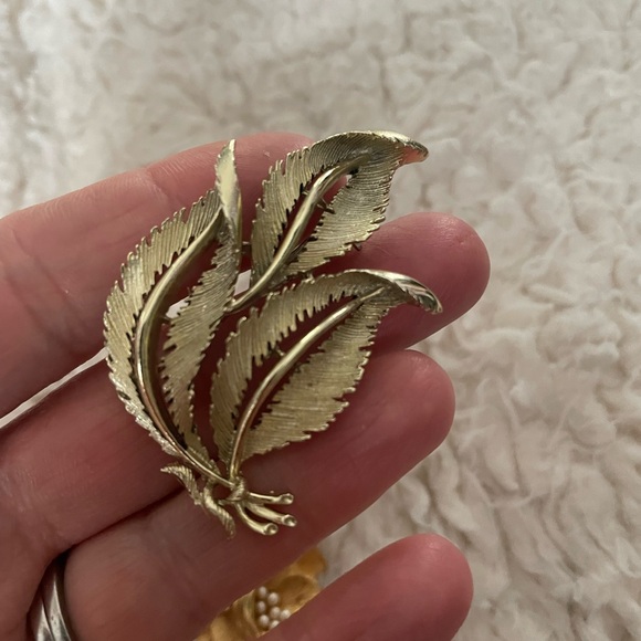 Vintage Brooches lot 5 Gold Tone - Picture 9 of 15